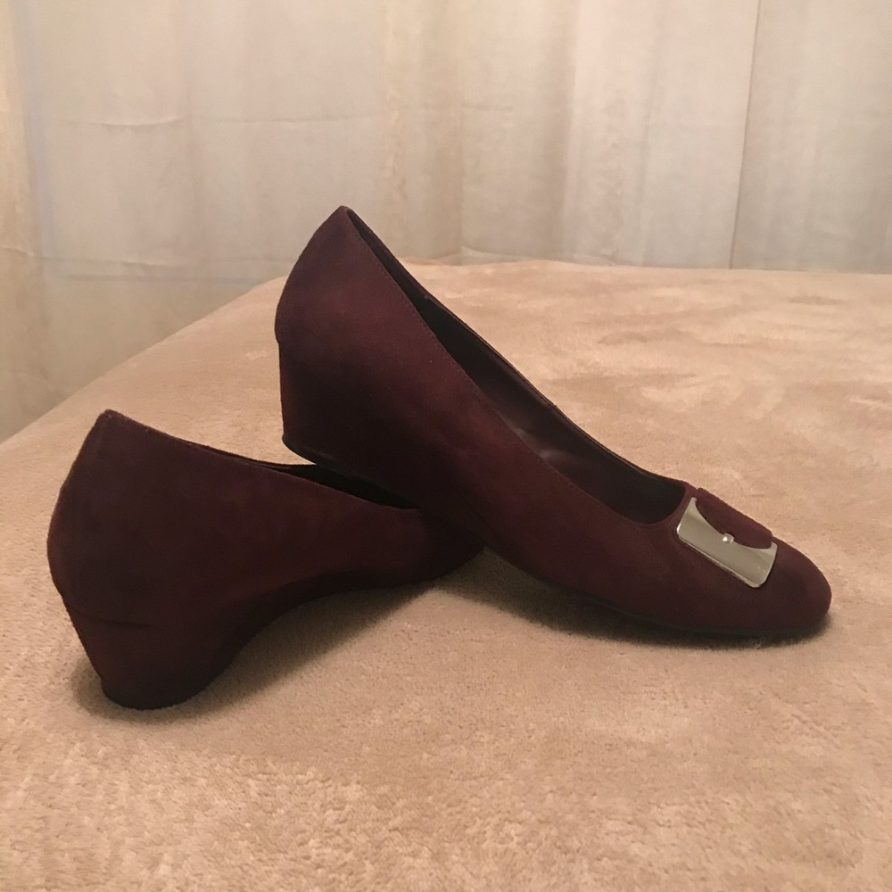 LADIES MAROON LOW HEELED WEDGE SHOES SIZE 11!!!